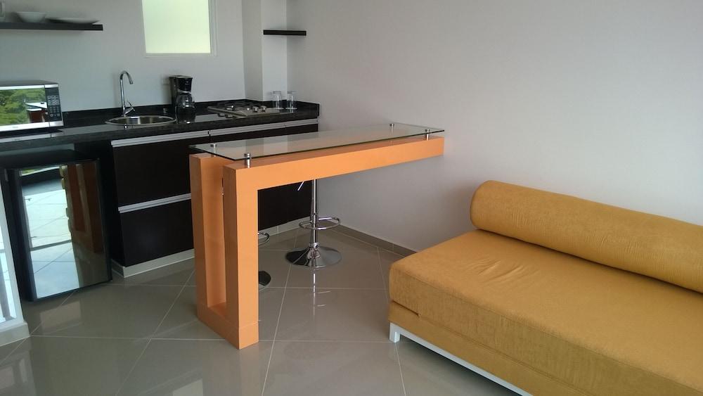 Hotel Piaro In Suites Cali Bagian luar foto