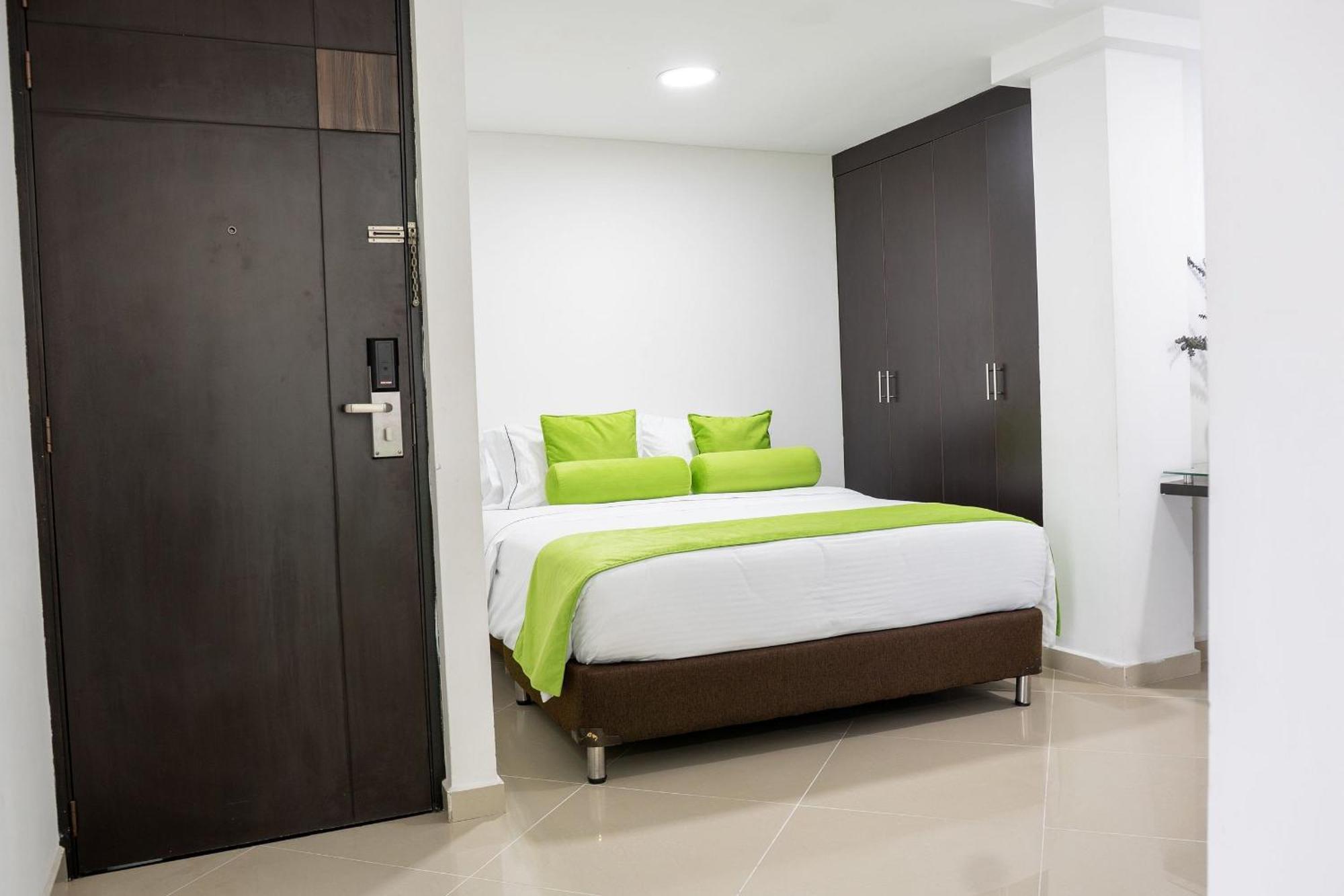 Hotel Piaro In Suites Cali Bagian luar foto