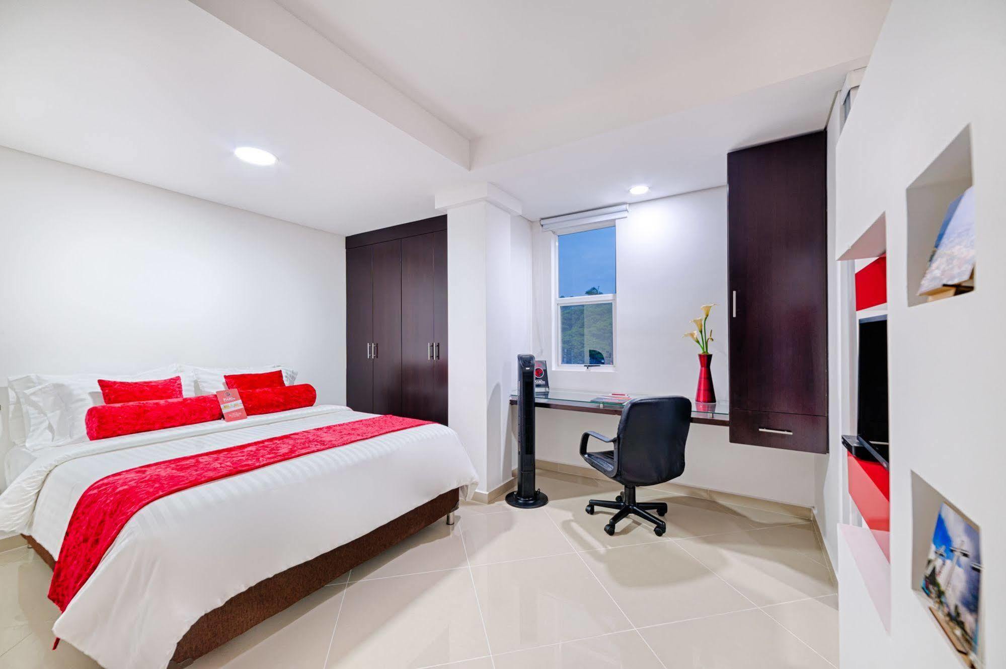 Hotel Piaro In Suites Cali Bagian luar foto