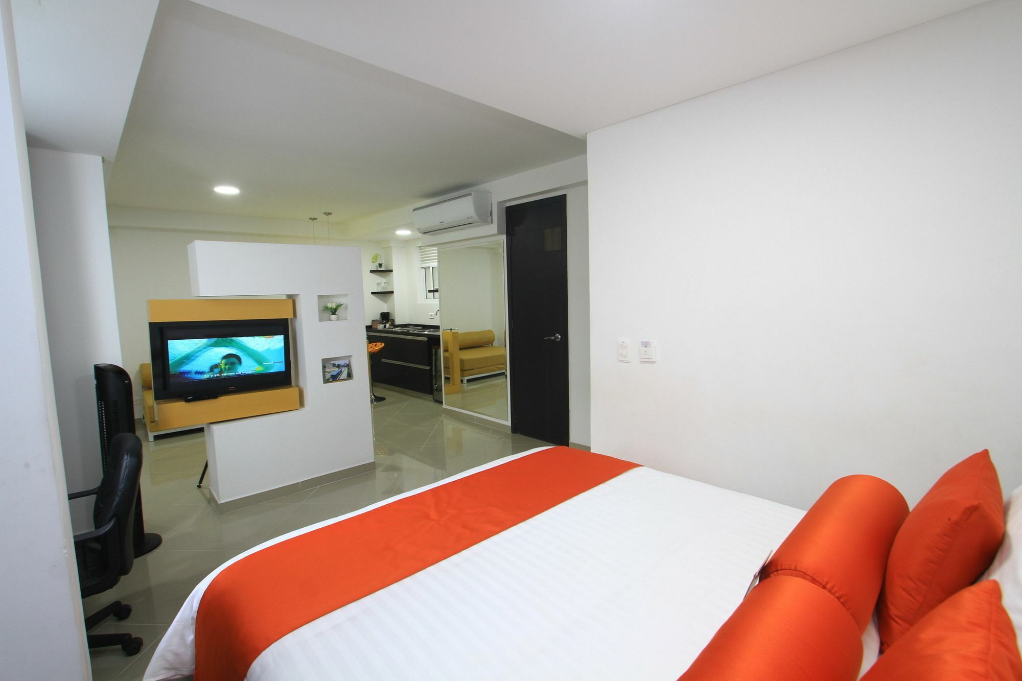 Hotel Piaro In Suites Cali Bagian luar foto