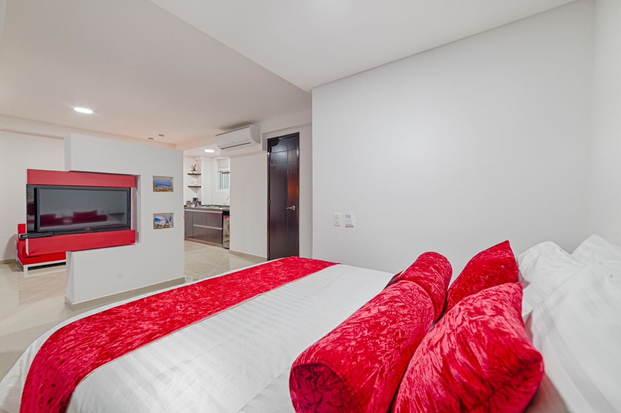 Hotel Piaro In Suites Cali Bagian luar foto